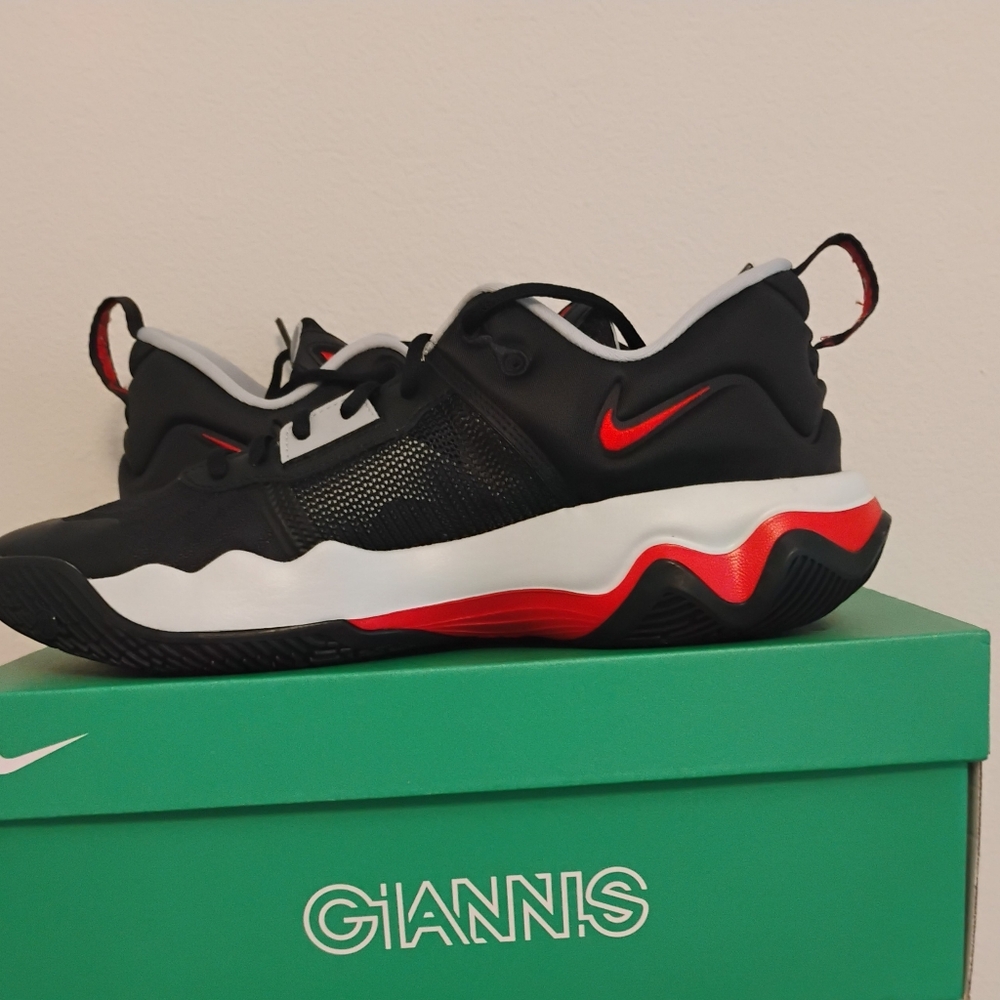 Giannis Black and Red Sneakers for Everyday Comfort